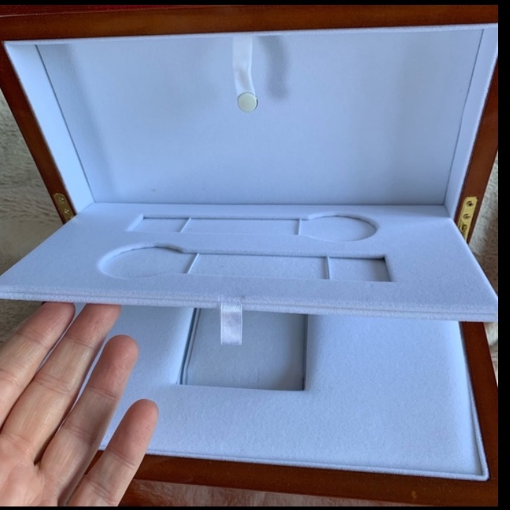 ❌❌SOLD❌❌ Gray & Sons watch box with cleaning cloth - Picture 12 of 15